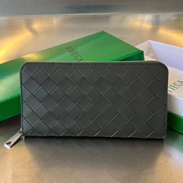 INTRECCIATO 19 WALLET IN BLACK CALFSKIN by Luxe Carry