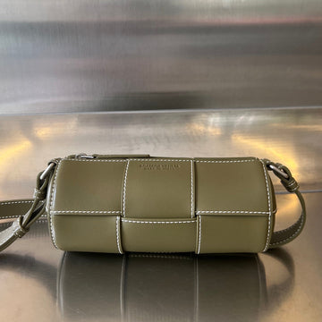 SMALL CYLINDER CASSETTE 21 IN TOBACCO BROWN CALFSKIN Luxe Carry