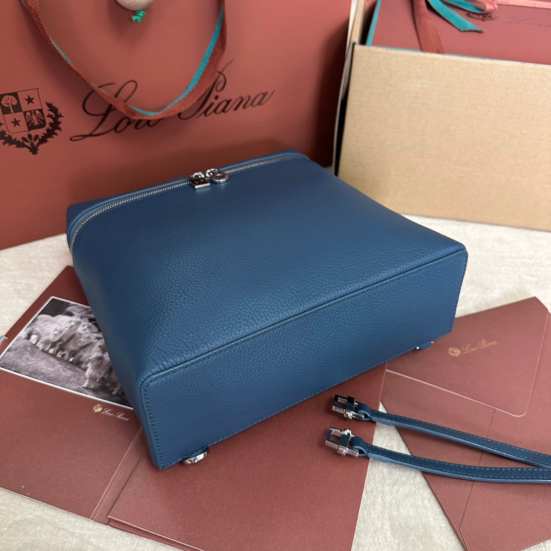 EXTRA POCKET BACKPACK L23.5 IN CLASSIC BLUE CALFSKIN WITH SILVER HARDWARE Luxe Carry