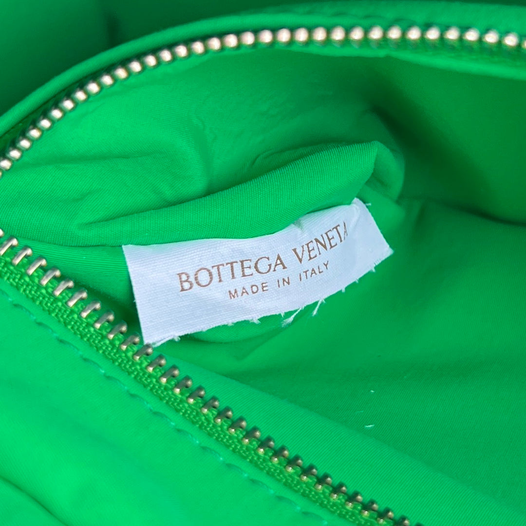 INTRECCIATO CLUTCH 26 IN MALACHITE GREEN CALFSKIN by Luxe Carry