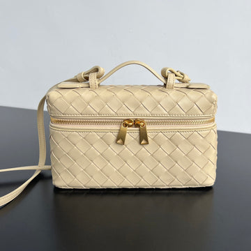 BANG BANG 22 VANITY CASE IN BEIGE CREAM CALFSKIN Luxe Carry