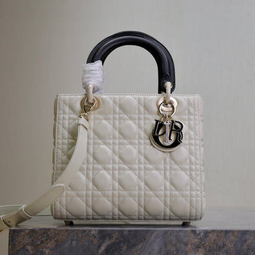 MEDIUM LADY BAG 24 IN WHITE QUILTED MACROCANNAGE CALFSKIN BLACK STRAP Luxe Carry Bags
