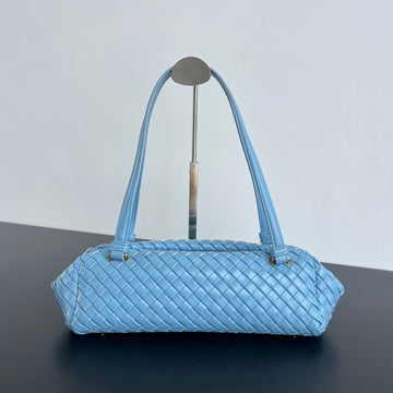 SHOULDER BAG 37 IN SKY BLUE LAMBSKIN by Luxe Carry