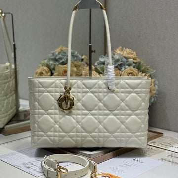 MEDIUM 37 TOUJOURS BAG IN WHITE MACROCANNAGE LAMBSKIN By Luxe Carry