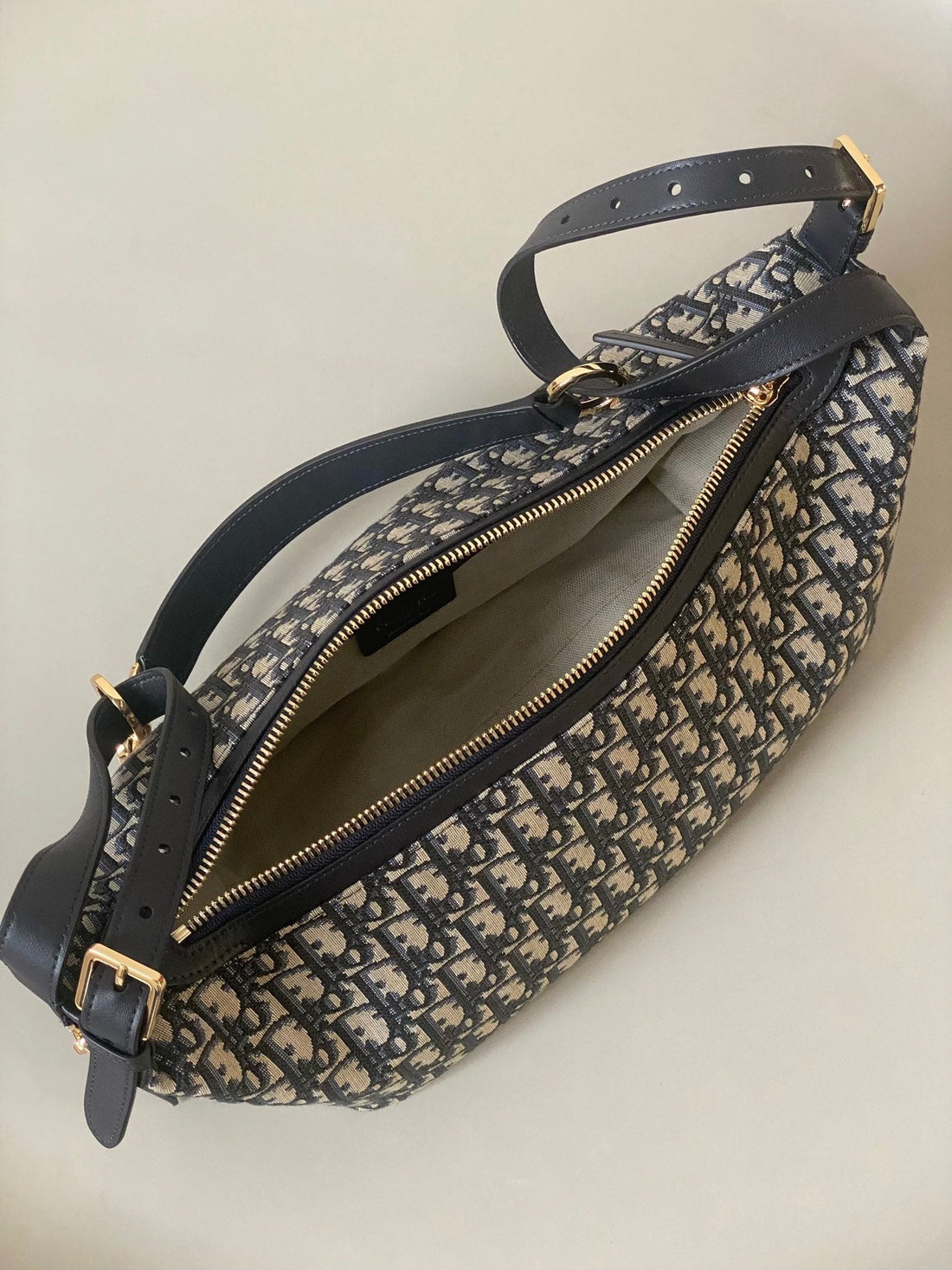 LARGE D-JOURNEY SHOULDER BAG 33 IN BLACK MONOGRAM OBLIQUE JACQUARD Luxe Carry Bags