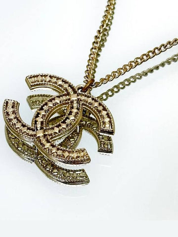 Big CC logo Coco detail gold necklace pendant 4VCHA19651 Chanel