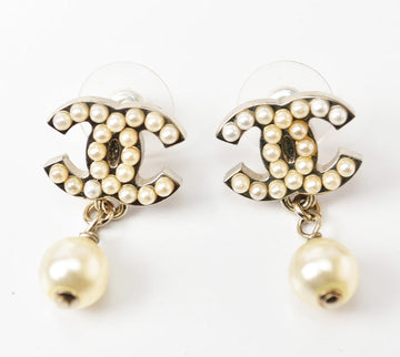 Top Quality Chanel CC Motif Swing Pearl Earrings Gold/White