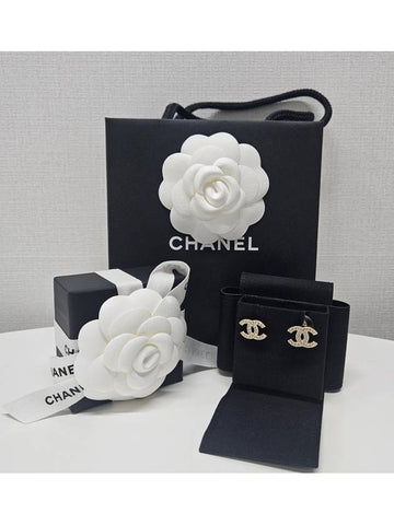CC logo earrings gold metal crystal ABE431 Chanel
