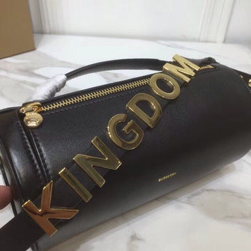 B-Berry - Luxe Carry  The Kingdom Motif Barrel Bag In Black For Women, Bags 8.3in/21Luxe Carry