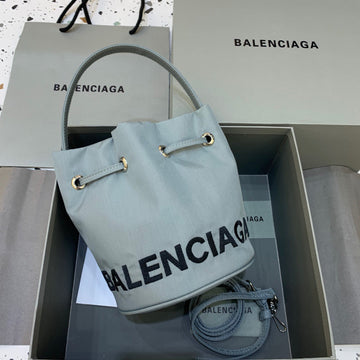BLN-Ciaga Le Cagole Medium Bucket Bag In Light Gray, For Women,  Bags 11.8in/30Luxe Carry