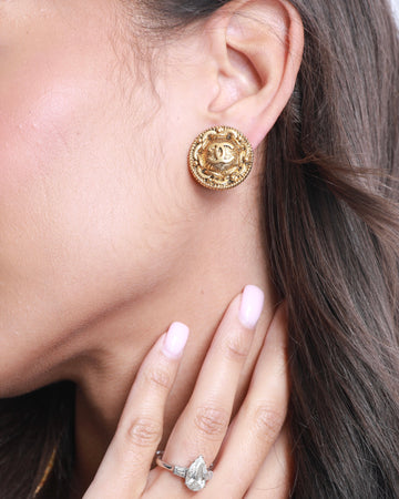 Top Quality Chanel   Yellow Gold Round Abstract CC Logo Clip On Earrings