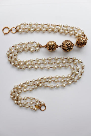 Collier de perles nacr?©es Chanel