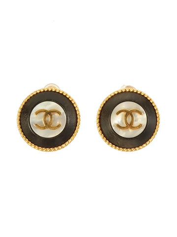 Top Quality Chanel 1994 Made Round Wood Shell Cc Mark Plate Earrings Gold/Black/White