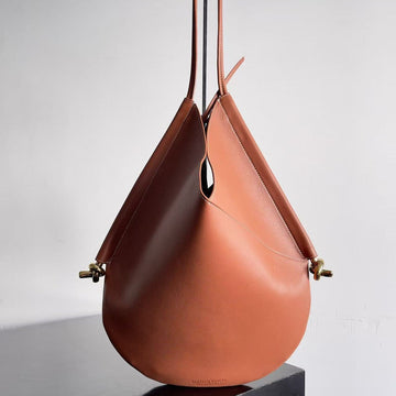 MEDIUM SOLSTICE 44 IN BROWN LAMBSKIN Luxe Carry