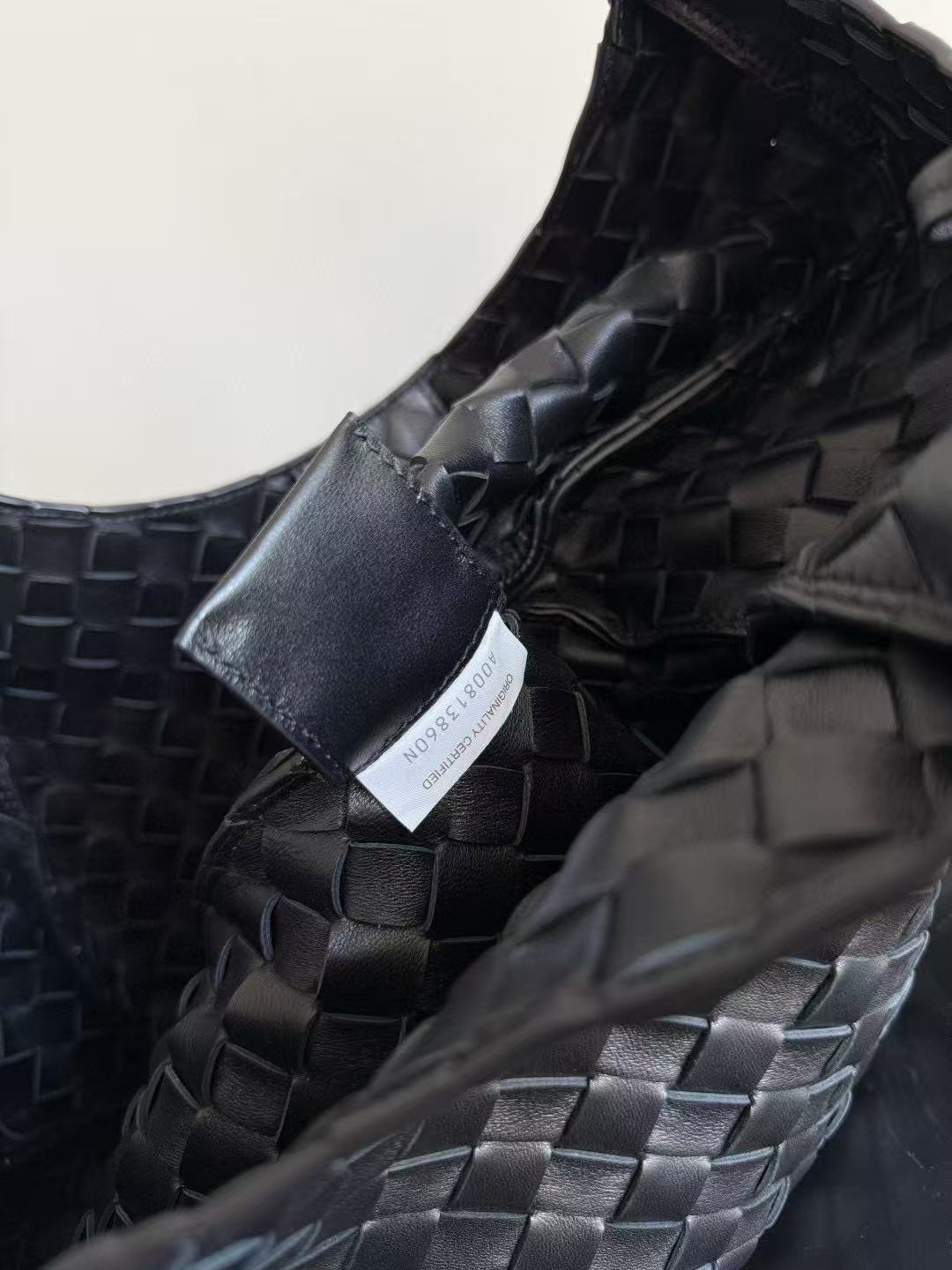 BOTTEGA VENETA SHOULDER BAG 33 IN BLACK CALFSKIN