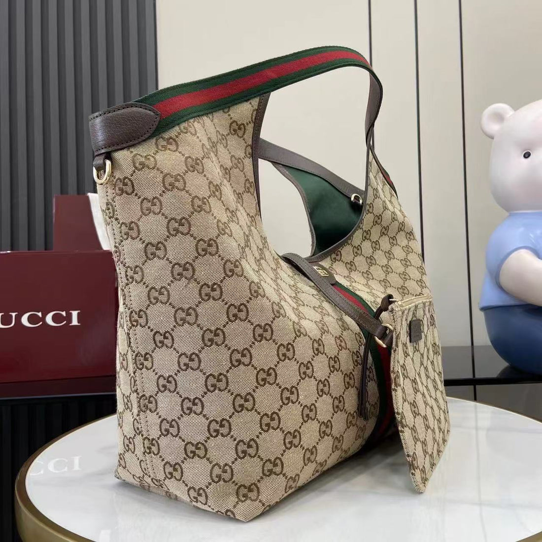GUCCI GIGLIO TOTE BAG 60 IN BEIGE AND GREEN CANVAS Luxe Carry