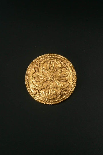 Broche en m?©tal dor?© Chanel