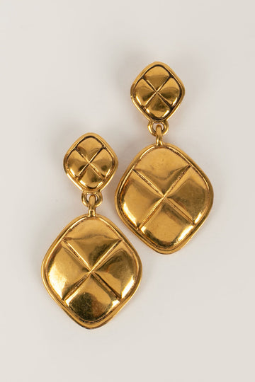Boucles d'oreilles matelass?©es Chanel