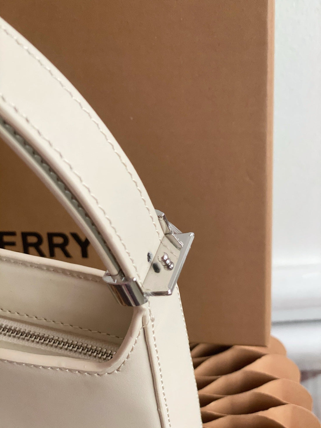 B-Berry - Luxe Carry  Thomas Shoulder Bag Monogram White For Women, Bags 5.5in/14Luxe Carry 80462501