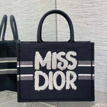 MEDIUM BOOK TOTE 36 IN BLACK MIX WHITE CANVAS 226507 Luxe Carry