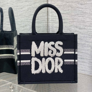 BOOK TOTE 26 IN BLACK MIX WHITE CANVAS 226506 Luxe Carry