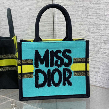 BOOK TOTE 26 IN COLORFUL CANVAS 226512 Luxe Carry Bags