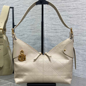 DIOR 25S MEDIUM VOYAGE BAG 28 IN POWDER BEIGE FLAT MACROCANNAGE GRAINED CALFSKIN Luxe Carry Bags