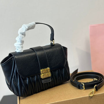 HANDBAG 20 IN BLACK CALFSKIN