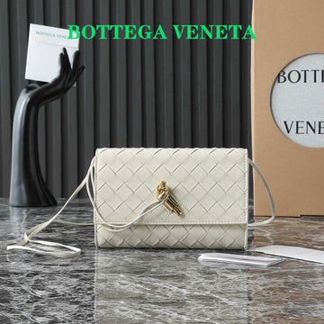 BOTTEGA VENETA 25S ANDIAMO POUCH 19 IN IVORY CALFSKIN GOLD HARDWARE Luxe Carry Bags