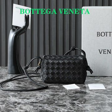 BV MINI LOOP 17CM BLACK CALFSKIN Luxe Carry