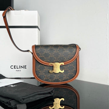 TRIOMPHE 15 Black Pattern Calfskin Handbag Luxe Carry Bags