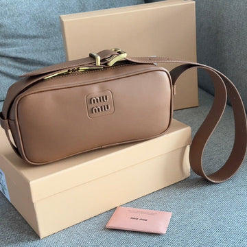 BAGUETTE 25 BAG IN CINNAMON BROWN CALFSKIN Luxe Carry Bags
