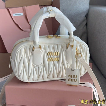 BOWLING BAG 22 IN WHITE LAMBSKIN By Luxe Carry