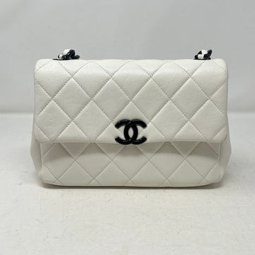 Top Quality Chanel  Leather Chain Shoulder Bag AE896 White Quilted