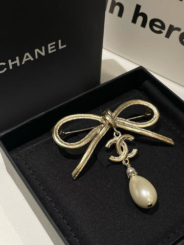 New Top Quality Chanel 22S Bow Tie Brooch Gold Pearl Brooch #13596
